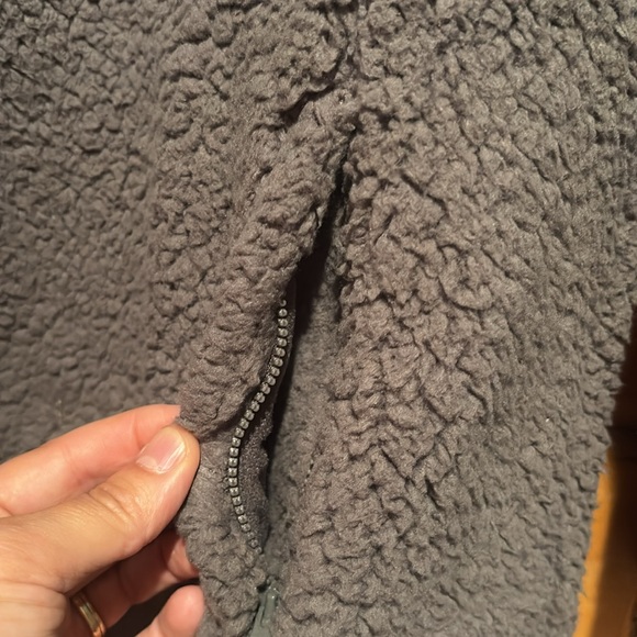 Fleece Pullover, brand new - Picture 4 of 5